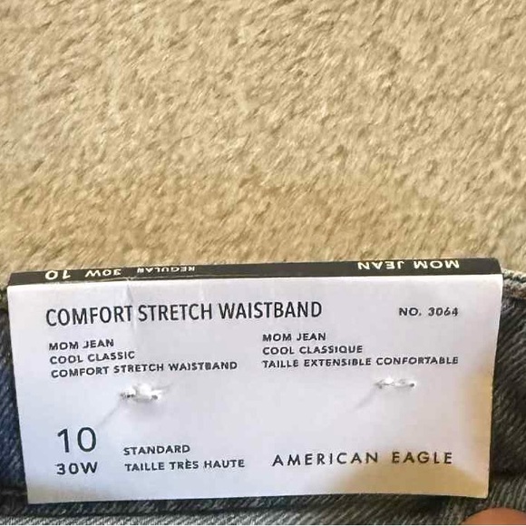 NWT American Eagle Outfitters Light Blue Distressed Skinny Jeans - Picture 2 of 2